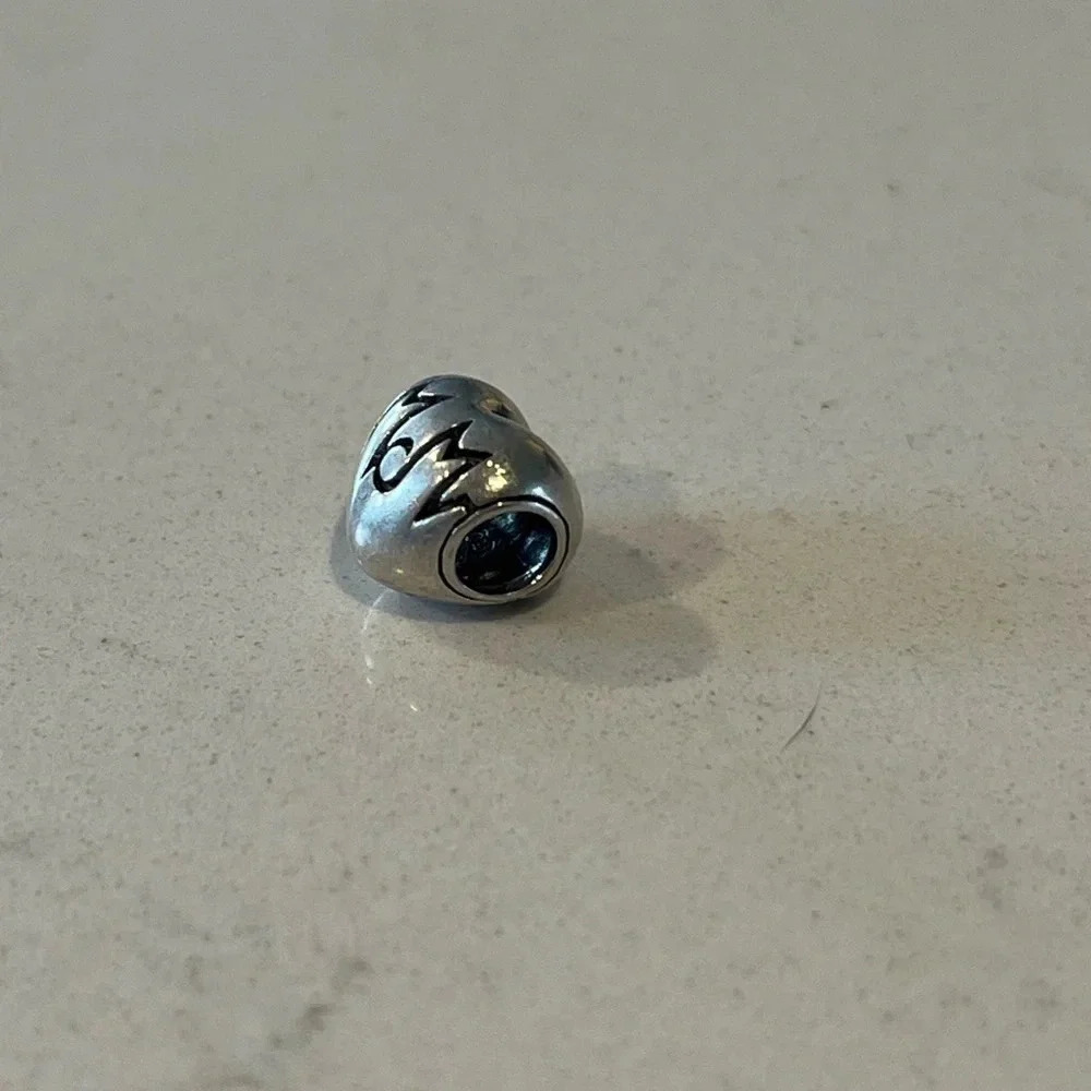 FREE with any purchase- Heart MOM silver charm - Picture 3 of 5
